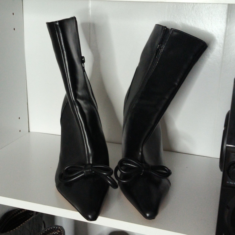Fashion Nova Black Pointed Toe Bow Ankle Boots 11 - Picture 3 of 4